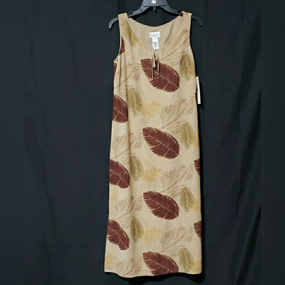 Villager Petite sleeveless maxi dress by Liz Claiborne. Size: 8P